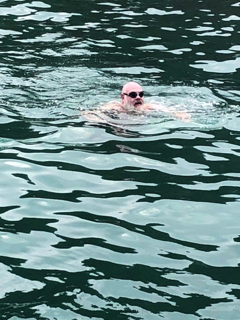 36 AW swimming in santorini 2_20181017